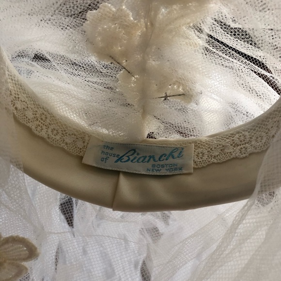 Vintage House of Bianchi Wedding Veil - Picture 2 of 5